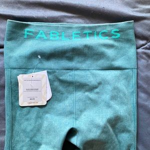 Size small fabletic leggings but fit extraaaa small.